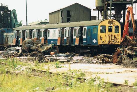 E75210 302244 Was previously in set 302237.Seen at Snailwell 24thJune 1990. E75210 302244 Was previously in set 302237.Seen at Snailwell 24thJune 1990.